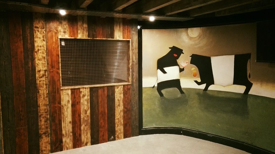 belted burgers mural