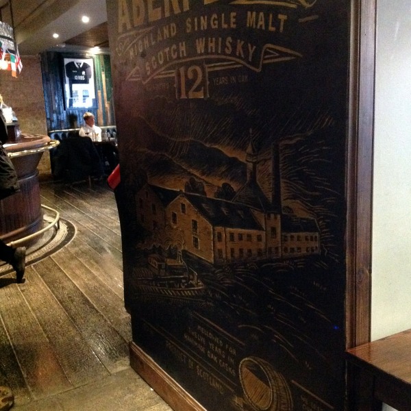 weepub mural