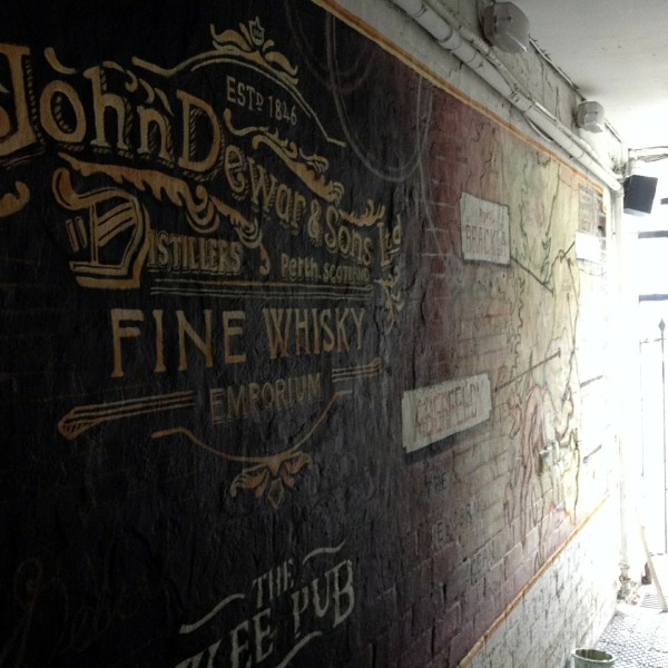 weepub mural